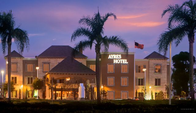 Фото Ayres Suites Yorba Linda