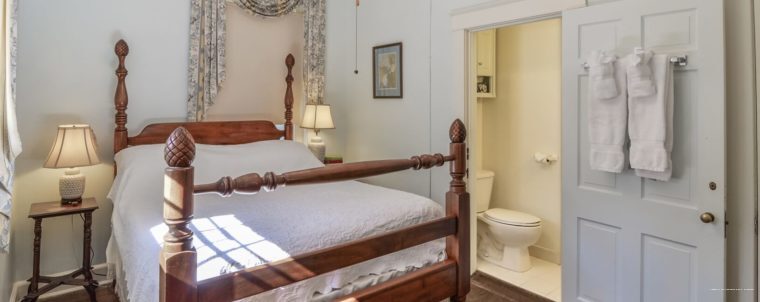 Фото Cedars of Williamsburg Bed & Breakfast