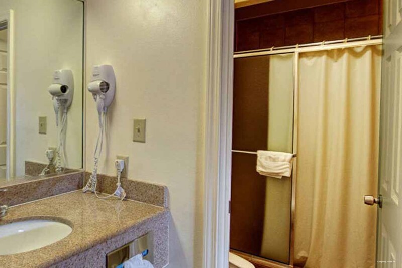 Фото Whispering Palms Inn