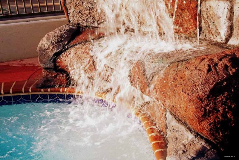 Фото Whispering Palms Inn