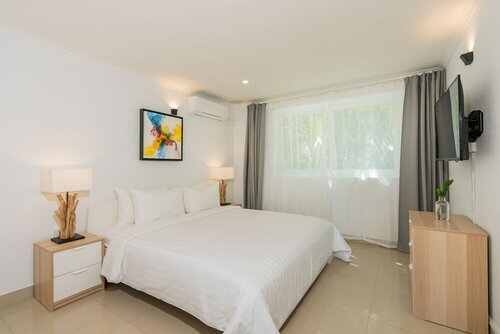 Гостиница Coral Cove Beachfront Villa - Hotel Managed