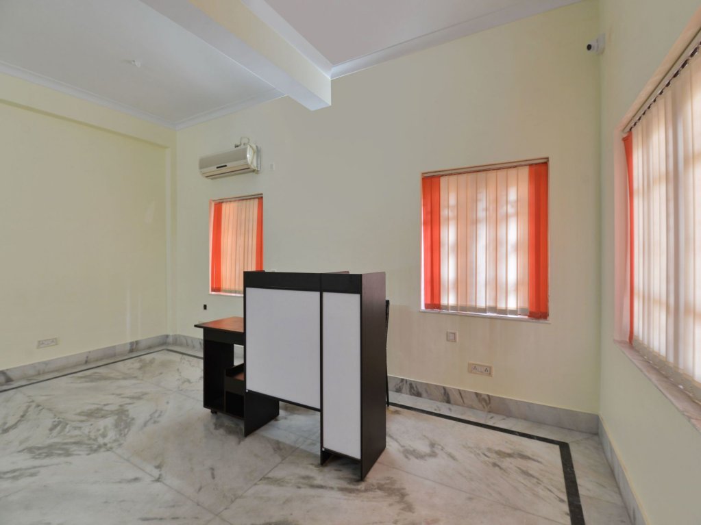 Фото Oyo 12210 Comfort N Cozy