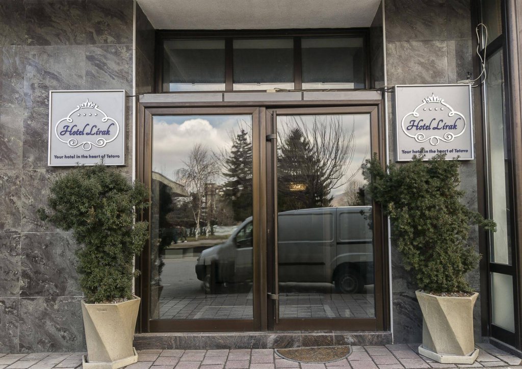 Фото Hotel Lirak