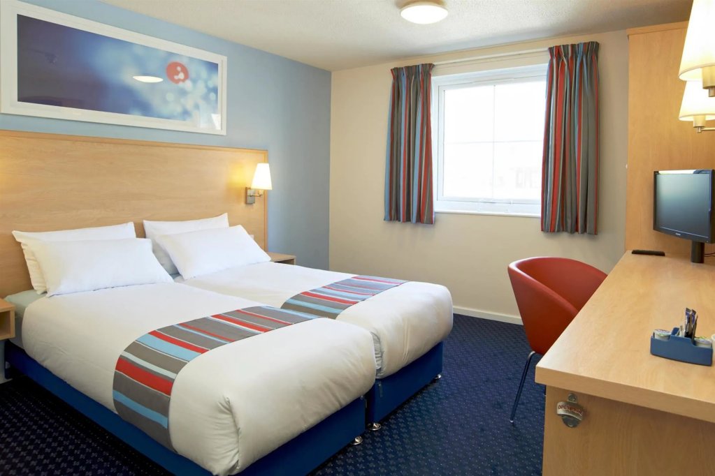 Фото Travelodge Edinburgh Cameron Toll