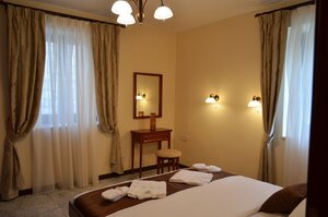 Carrubba (opština Tivat, Donja Lastva, obala Filipa Miloševića), hotel