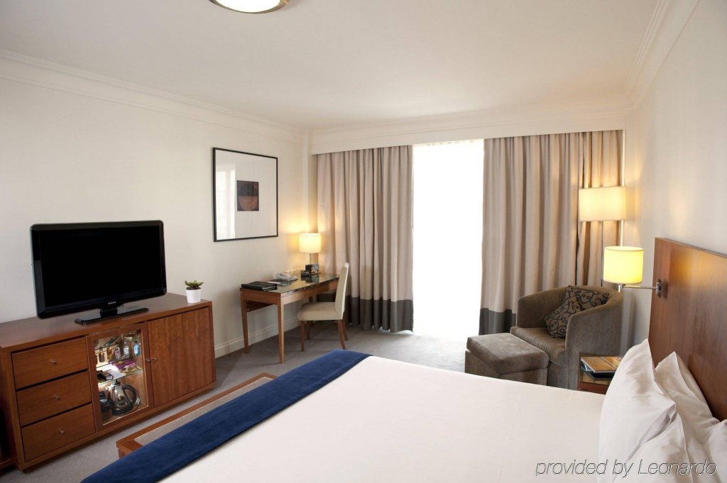 Фото Majestic Roof Garden Hotel