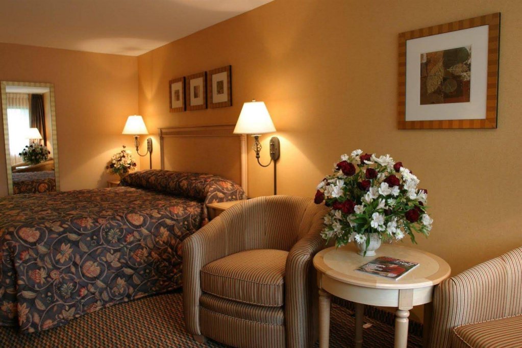 Фото Accent Inns Kelowna