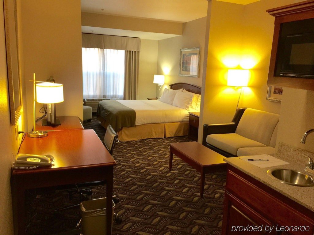 Фото Holiday Inn Express West Sacramento, an Ihg Hotel