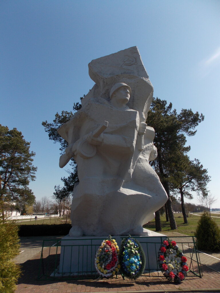 Памятник, мемориал Землякам, погибшим в годы Великой Отечественной войны, Брестская область, фото