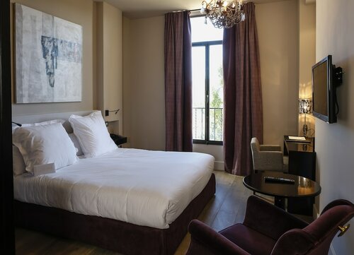 Гостиница Les Lodges Sainte-Victoire Hotel & SPA
