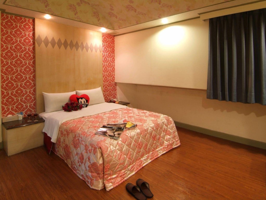 Фото The Young Hotel