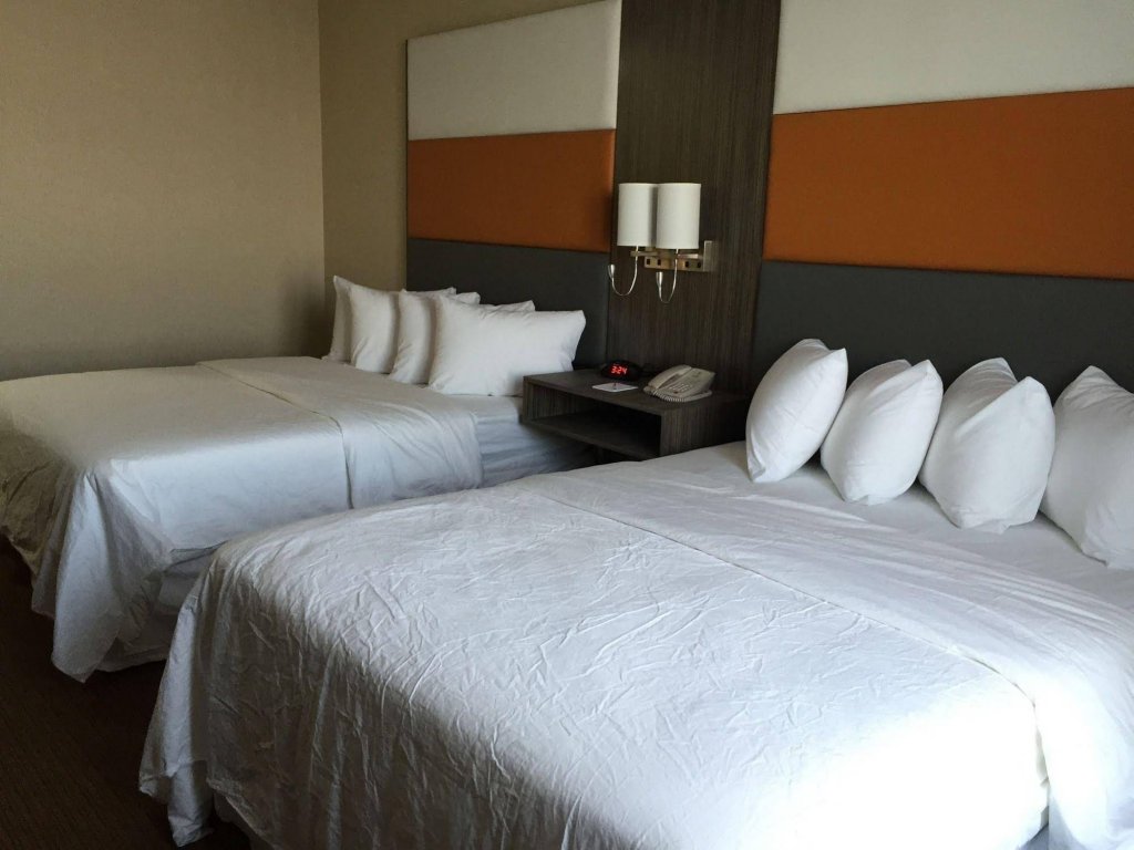 Фото Southfort Inn