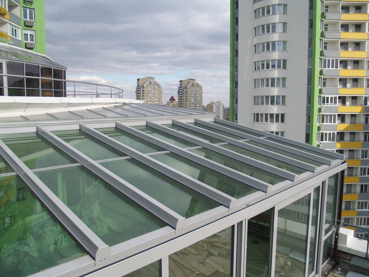 Зимний сад на крыше многоэтажного дома