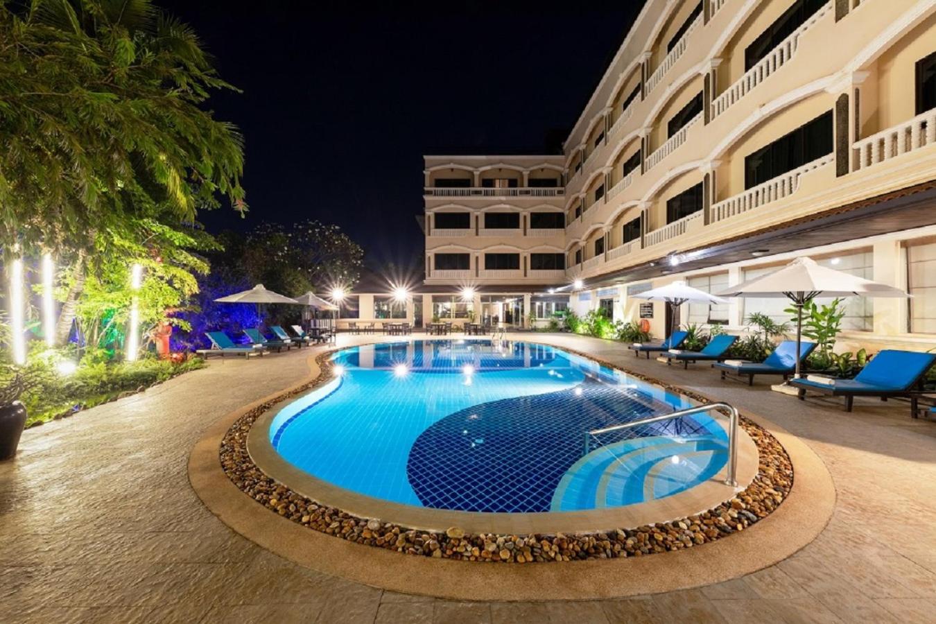 Фото отеля 2