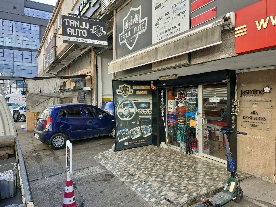 متجر أجهزة إلكترونية Tanju Auto Multimedia ، اسطنبول، صورة