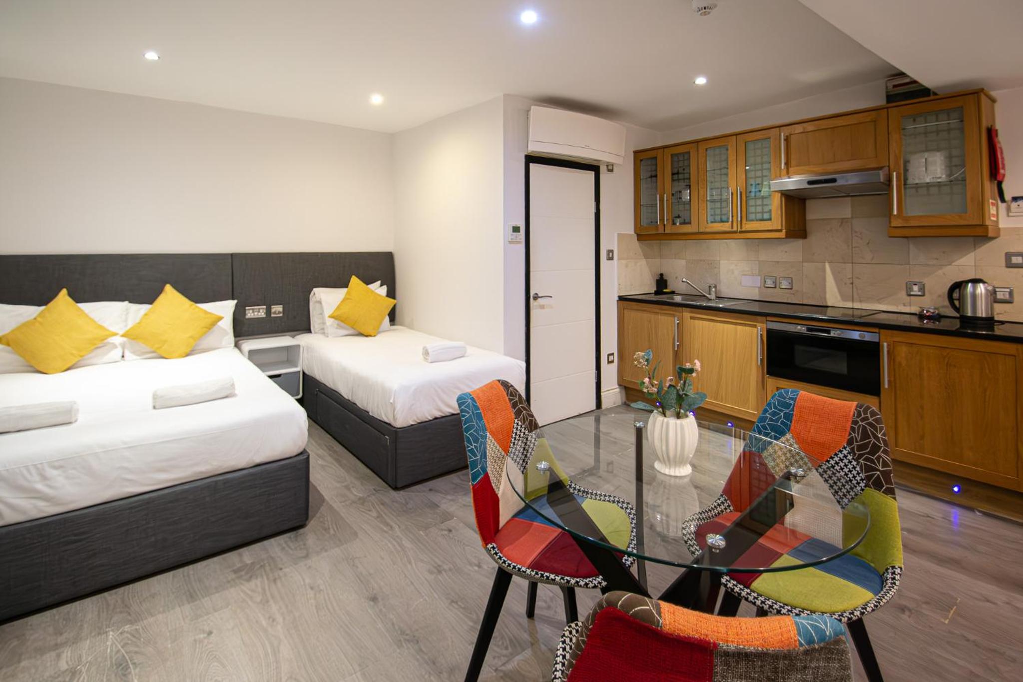 Фото Imperial Court Suites