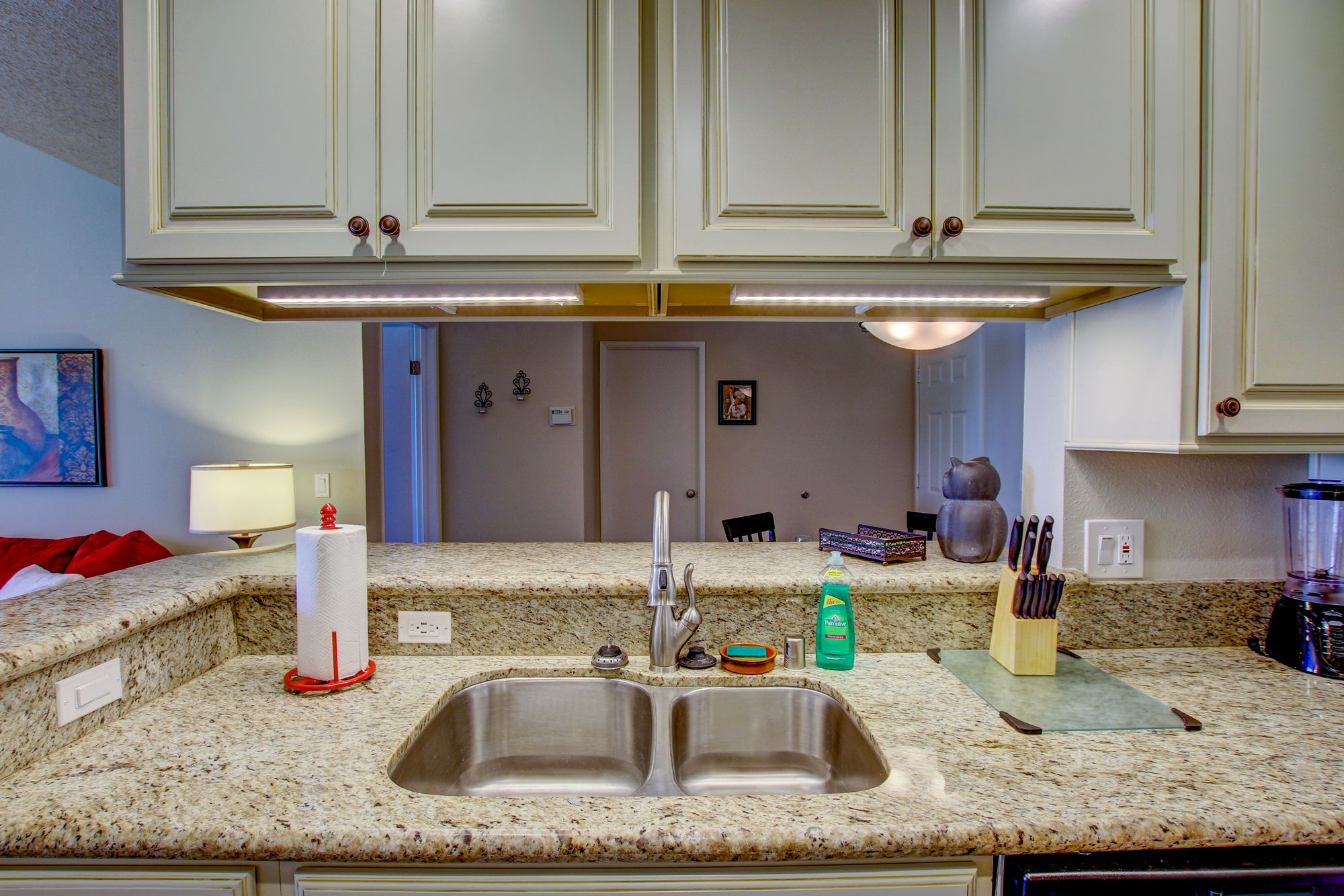 Фото Sunshine Suites at Hillcrest