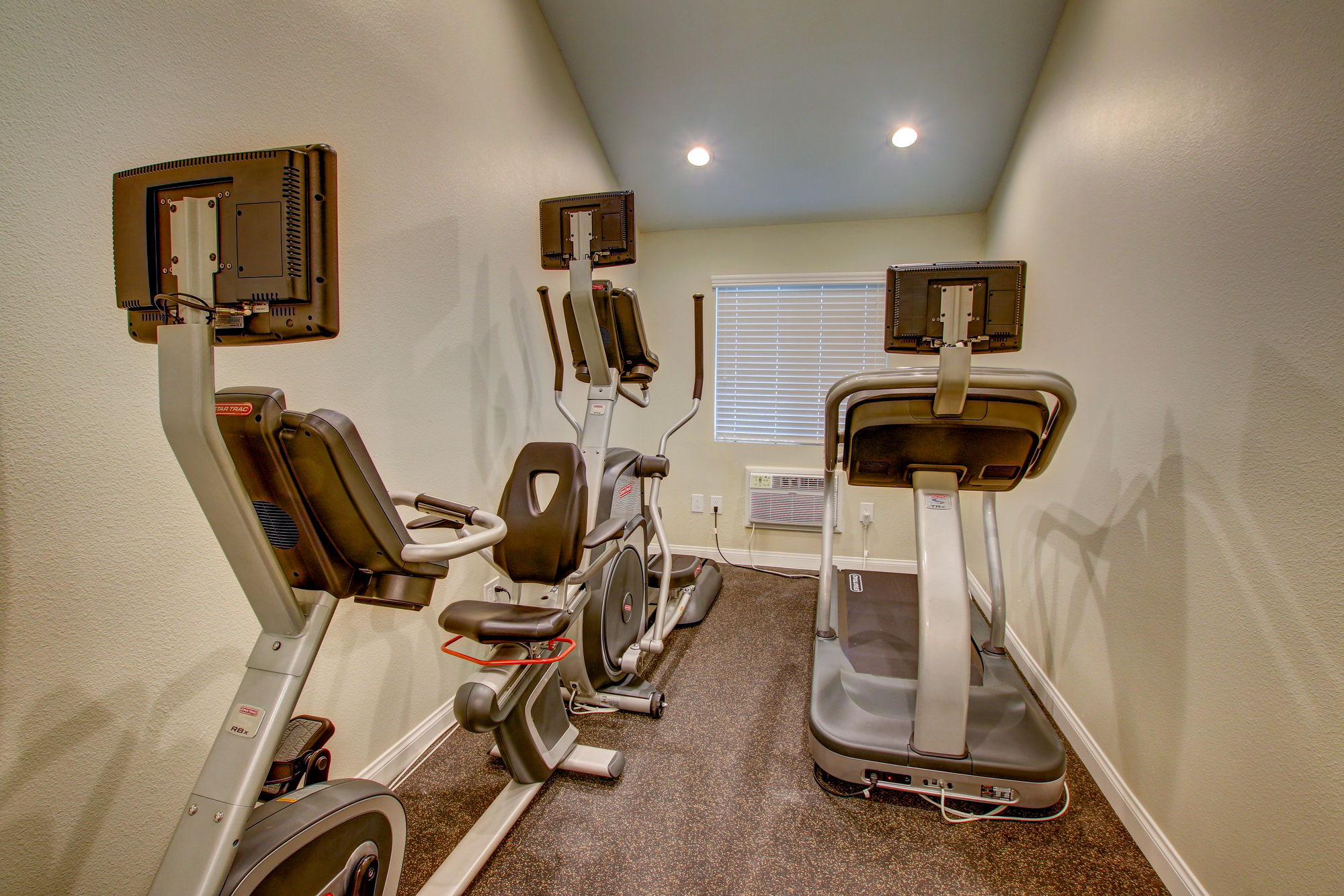 Фото Sunshine Suites at Hillcrest