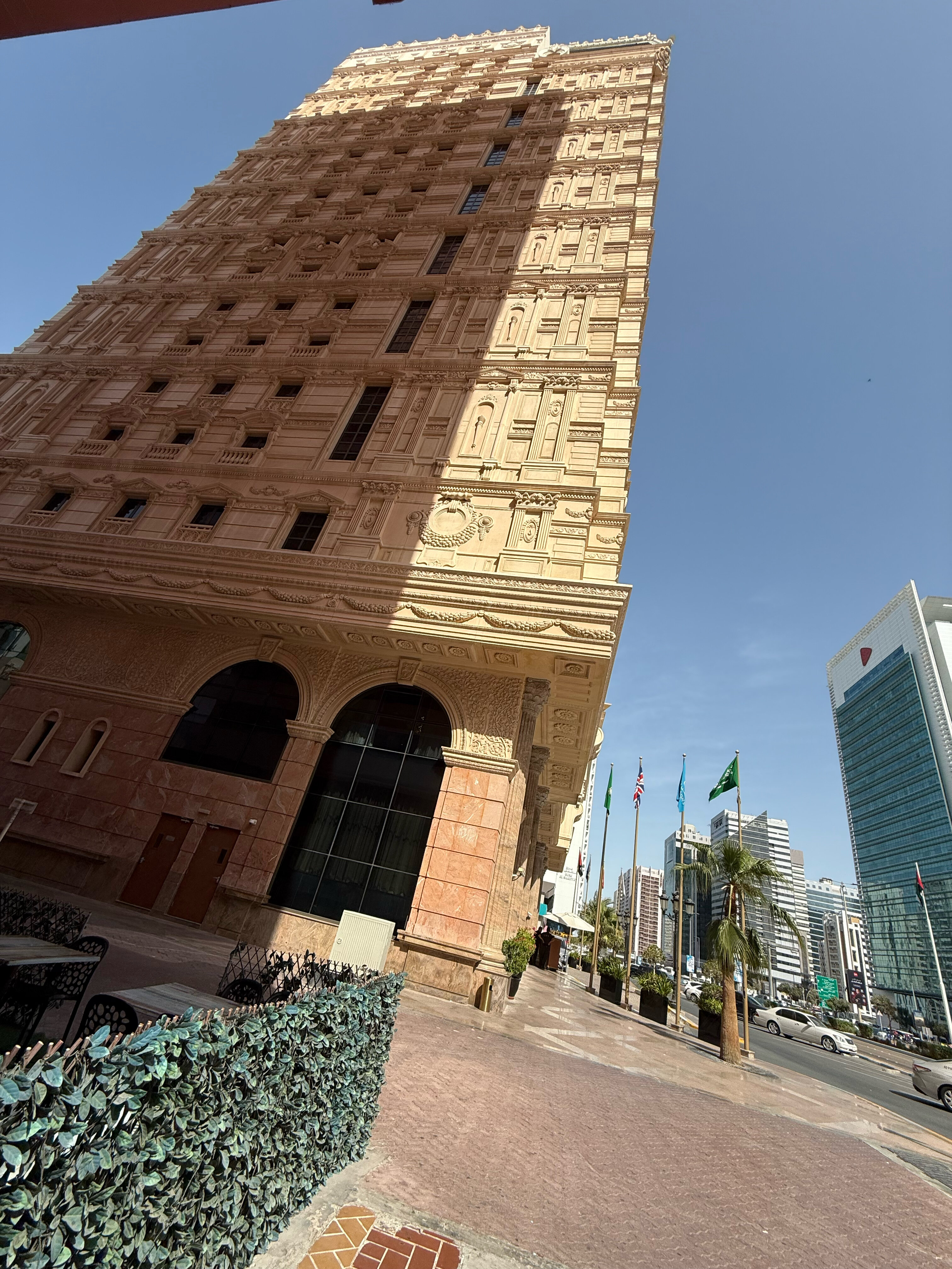 Фото Royal Rose Abu Dhabi, a Curio Collection by Hilton Affiliated Hotel