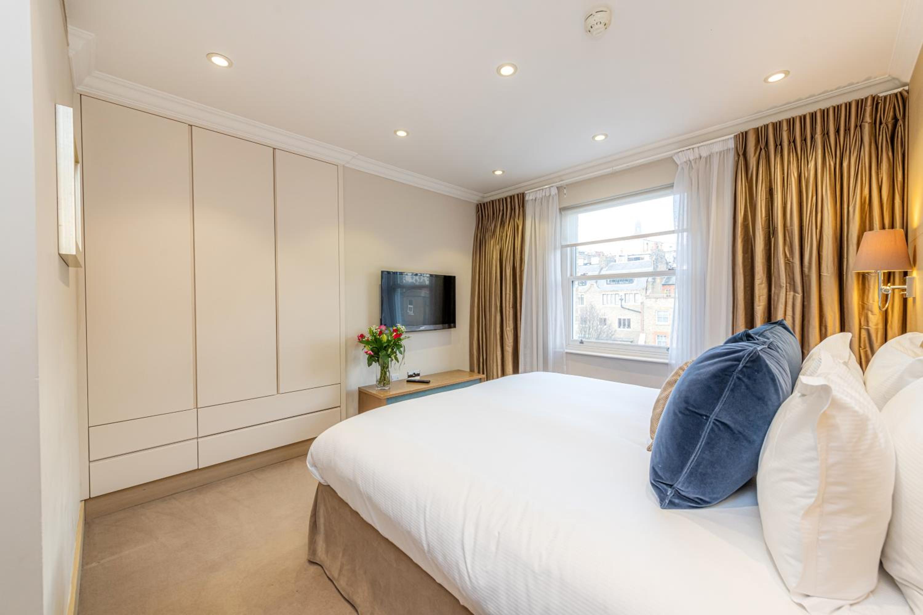 Фото Claverley Court
