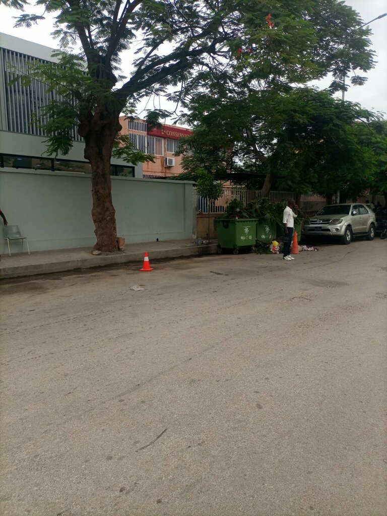 Clothing store 2 Conservatoria Registo Civil, Loanda, photo