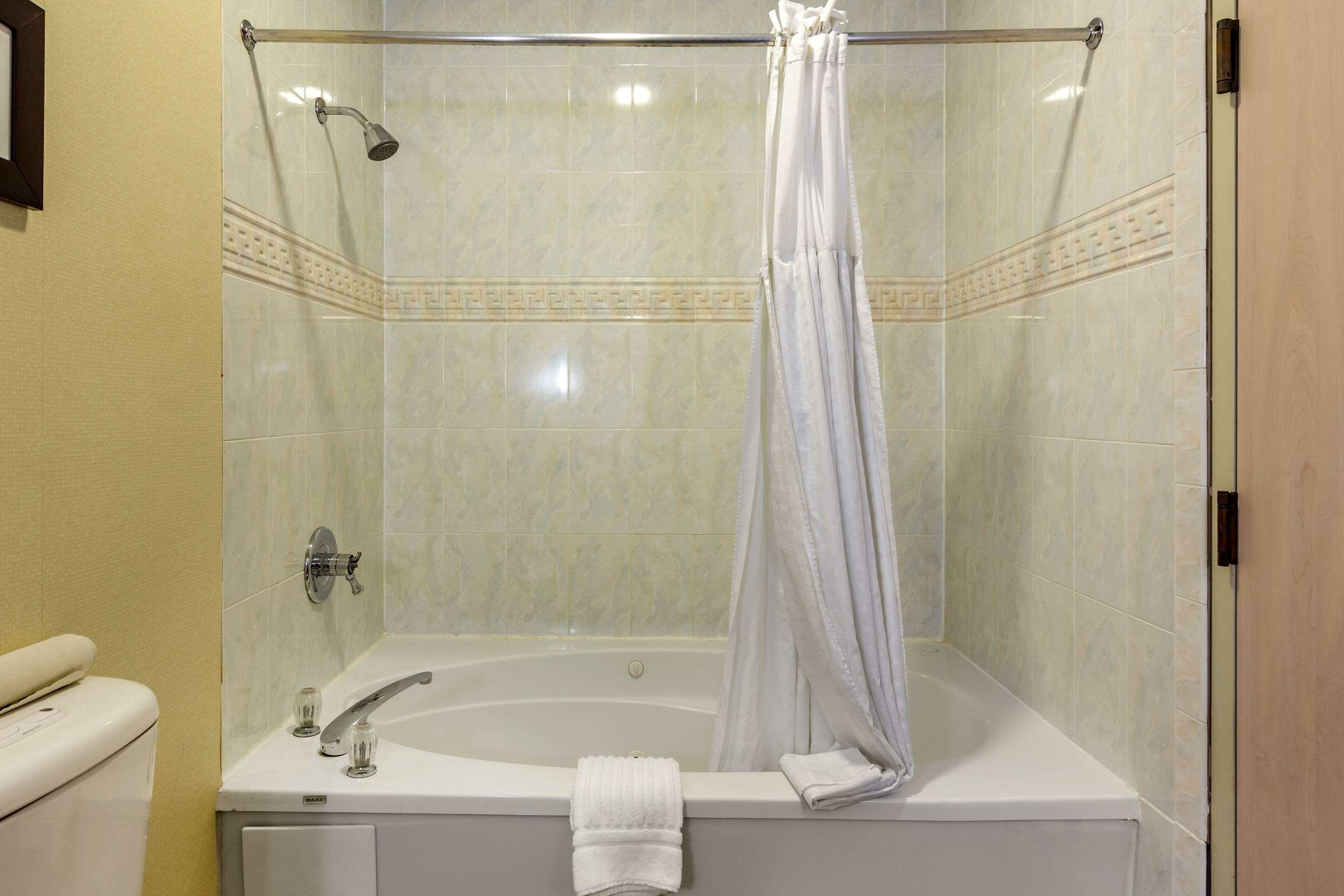 Фото Comfort Suites Raleigh Walnut Creek