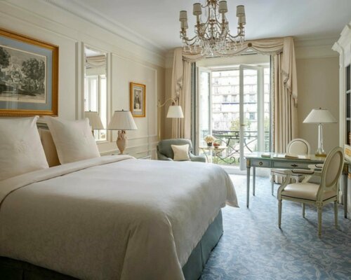 Гостиница Four Seasons Hotel George V в Париже