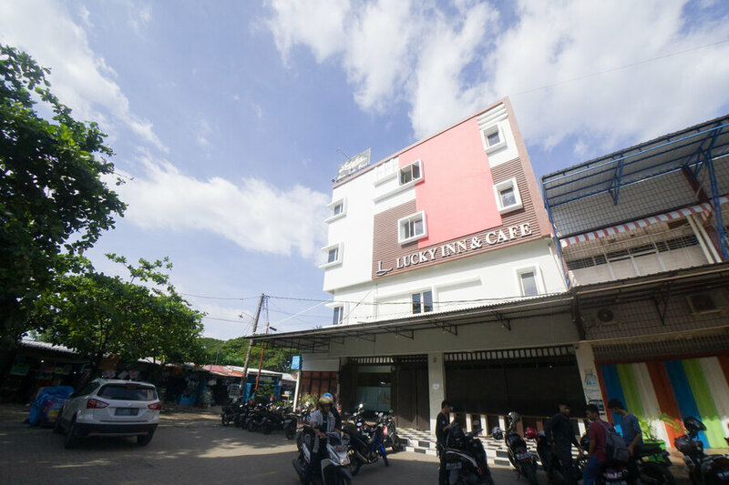 Гостиница Reddoorz Plus Near Mall Panakukang 2 в Макасаре