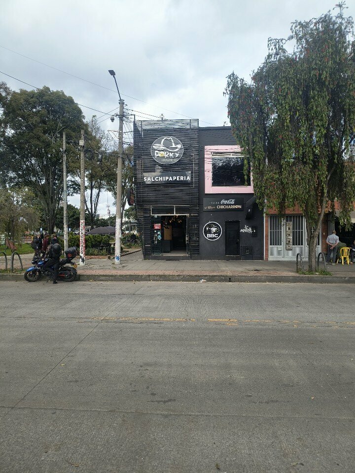 Fast food Porky Crocantico Salchipaperia, Bogota, photo