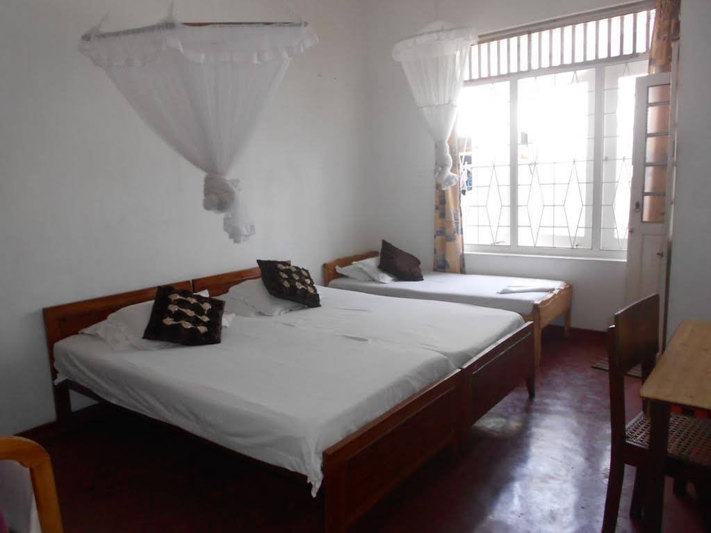 Фото Mrs Wijenayake's Beach Haven Guest House