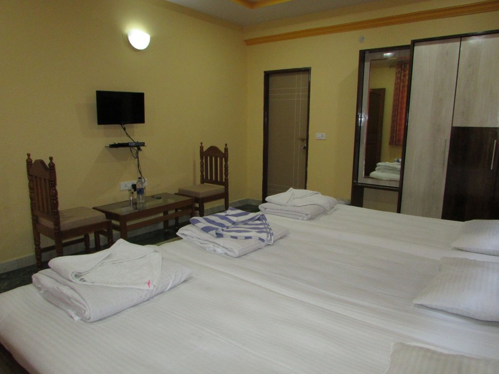Фото Meera Motels & Residency