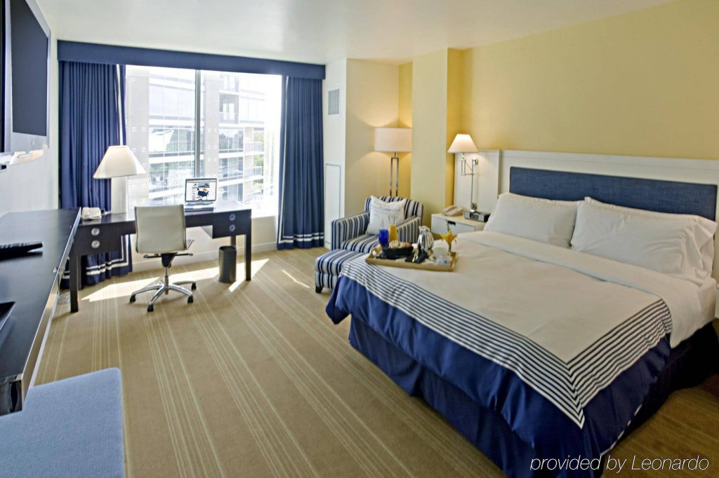Фото University Plaza Waterfront Hotel