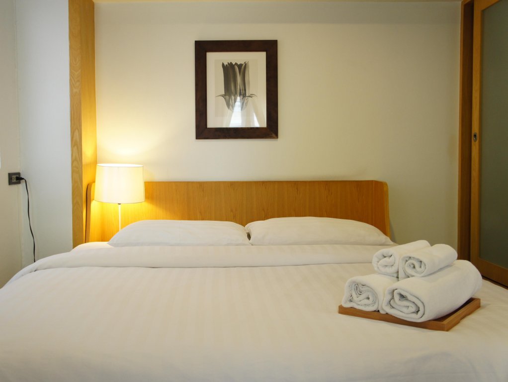 Фото Ratchadamnoen Residence