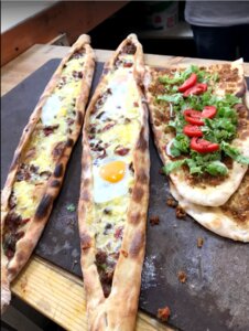 Emirhan Pide & Lahmacun Salonu (Samsun, İlkadım, Bahçelievler Mah., Mevlana Cad., 73) ، مطعم