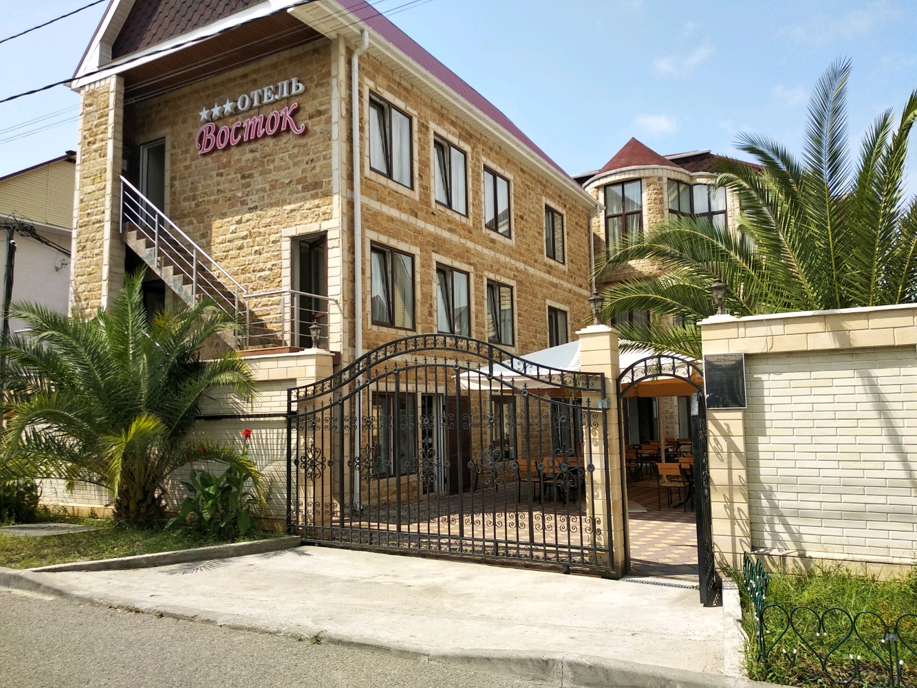 Фото отеля 2