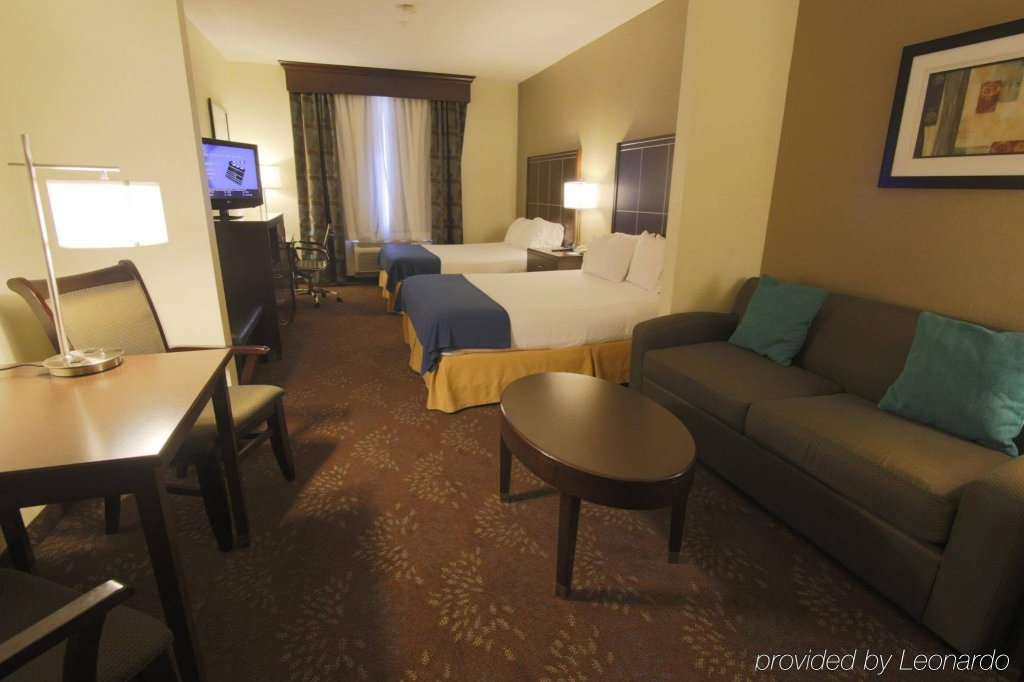 Фото Hampton Inn & Suites Cathedral City