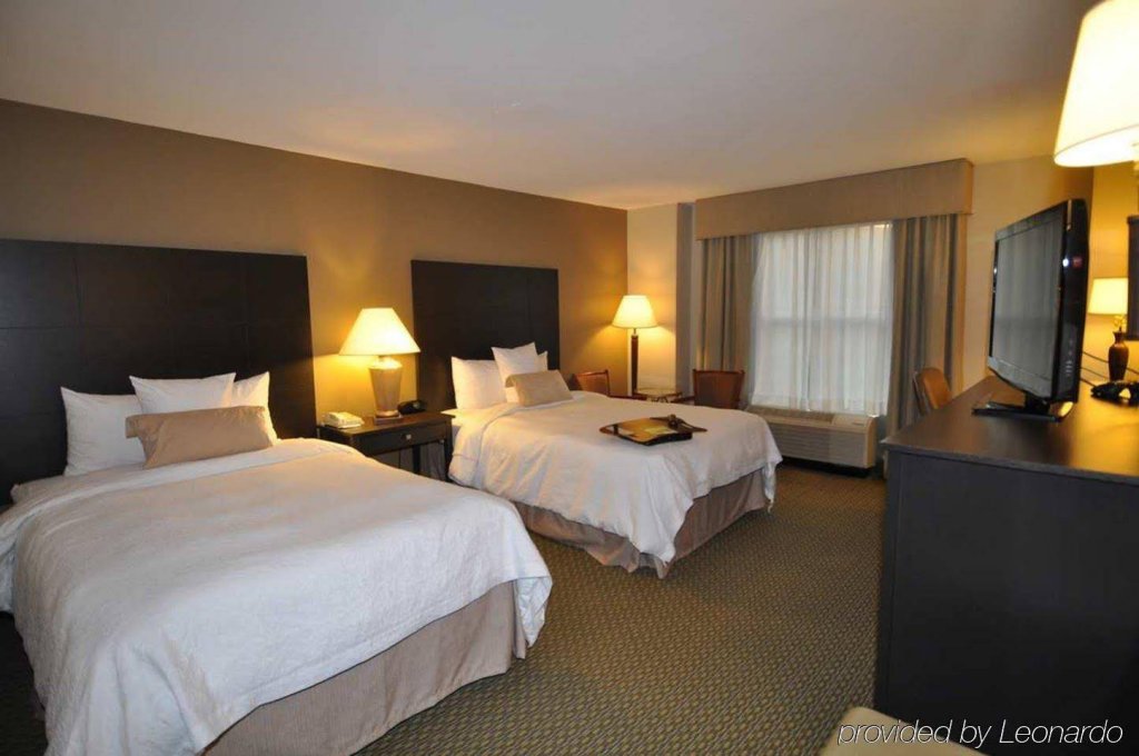 Фото Hampton Inn & Suites Arlington Crystal City Dca