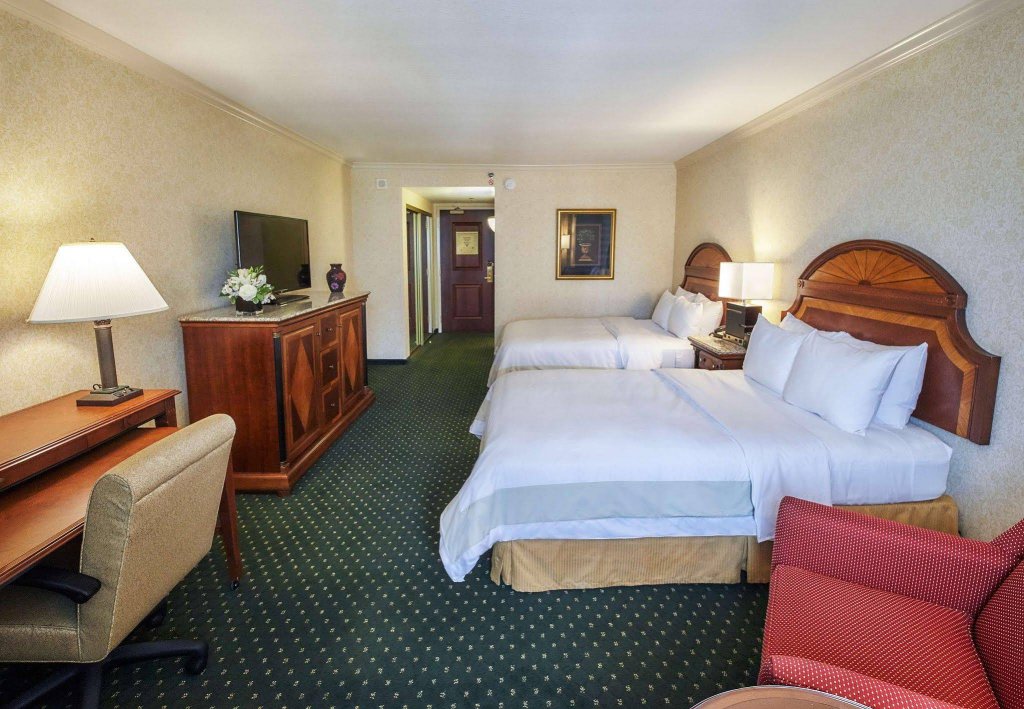 Фото Marriott City Center