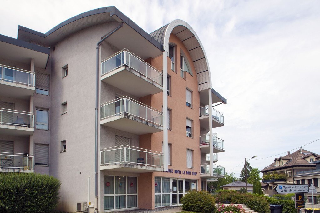 Фото Séjours & Affaires Pont Neuf