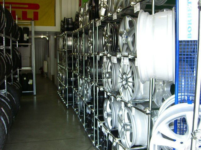 إطارات وسبائك السيارات Tyres center Baltregionshina ، ، صورة