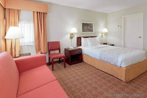 Гостиница La Quinta Inn & Suites by Wyndham Warwick Providence Airport в Штате Род-Айленд