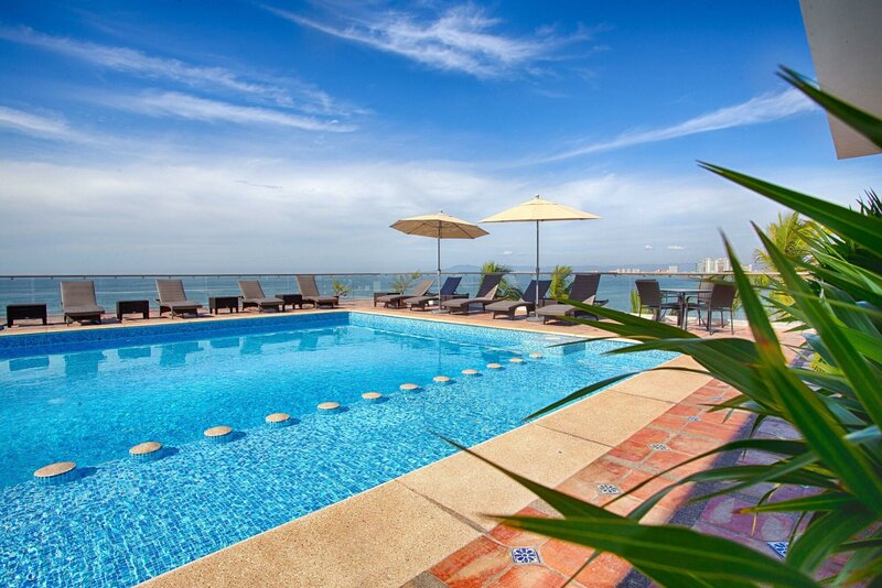 Гостиница The Paramar Beachfront Boutique Hotel With Breakfast Included - Downtown Malecon
