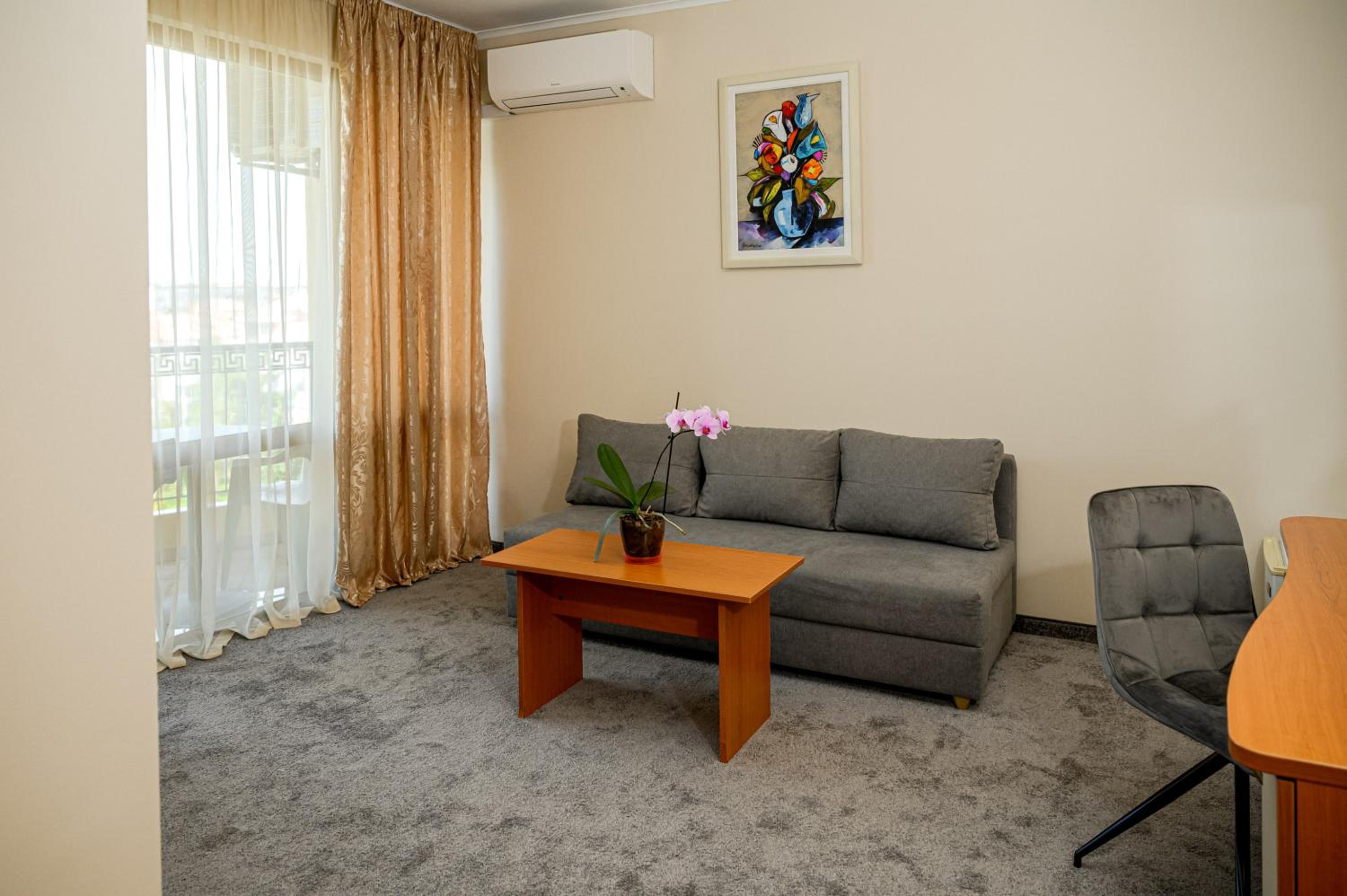 Фото Hotel Paradise Pomorie