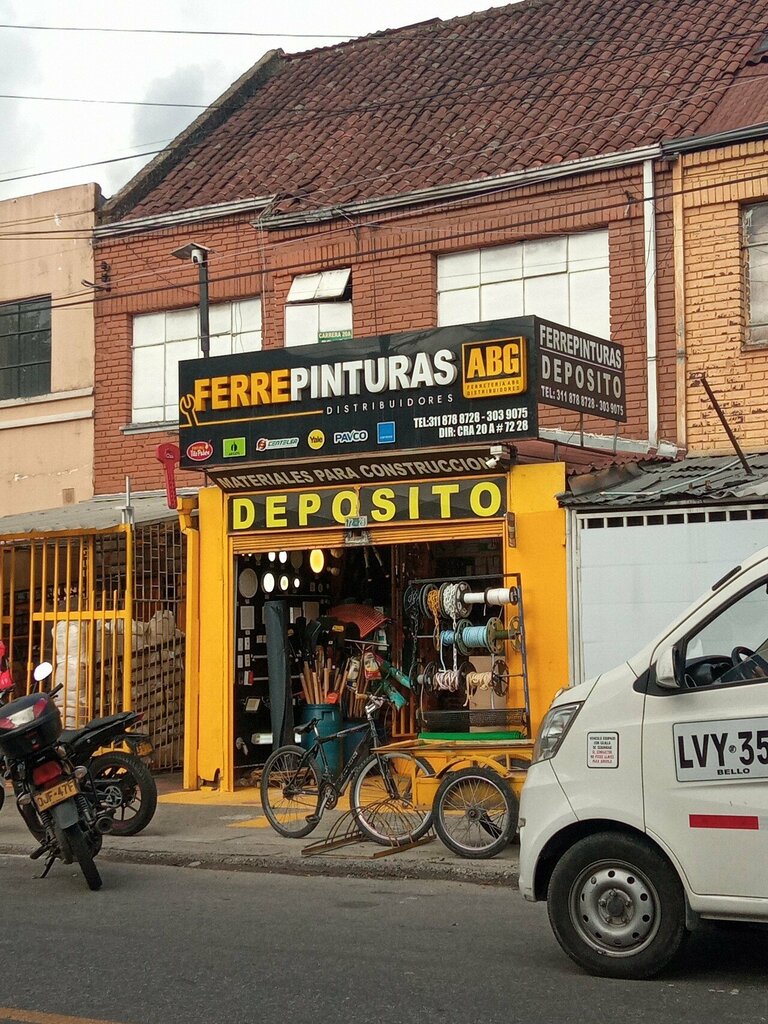 Sound and lighting equipment Ferreteria Abg, Bogota, photo