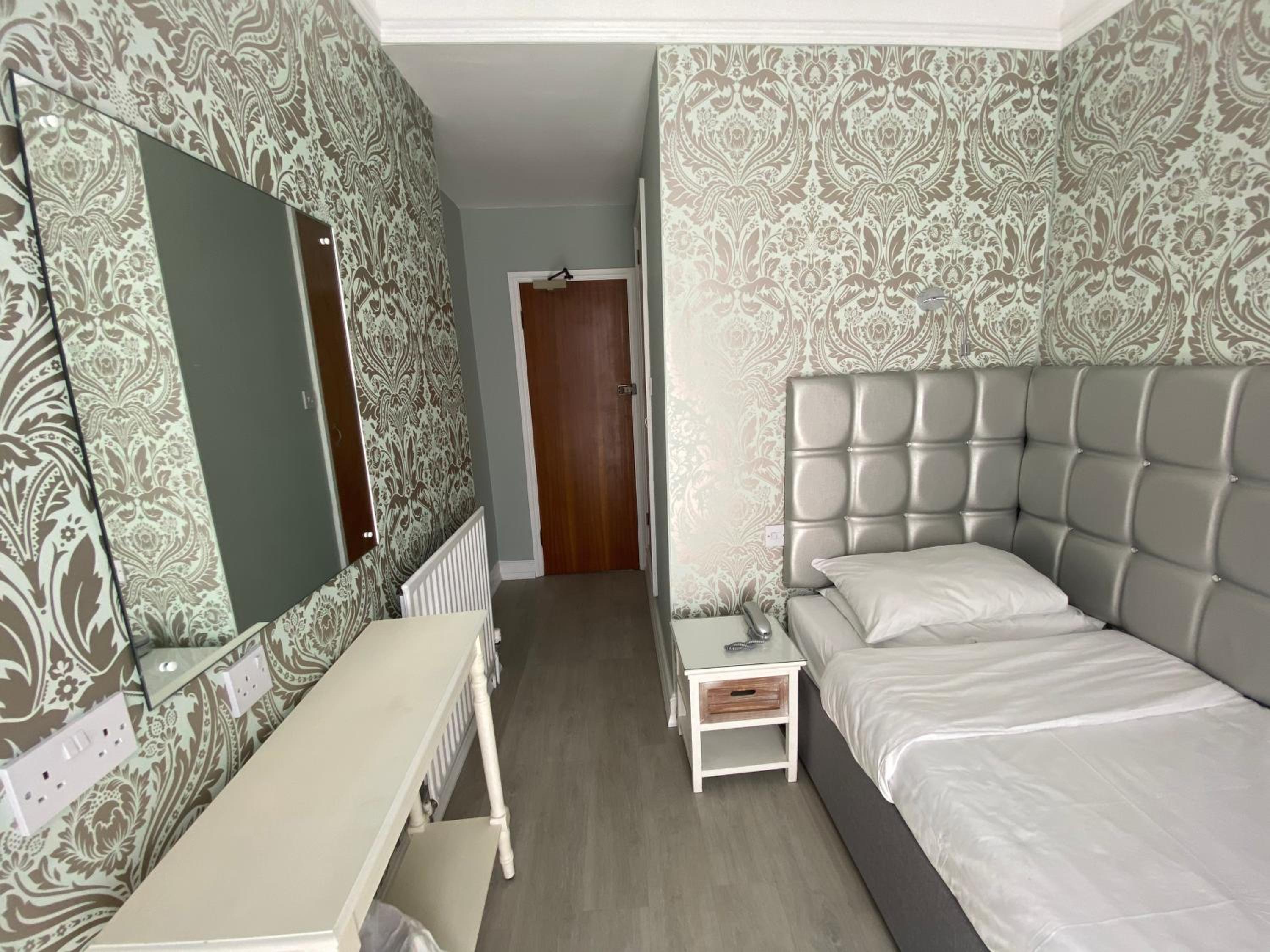 Фото Swinton Hotel