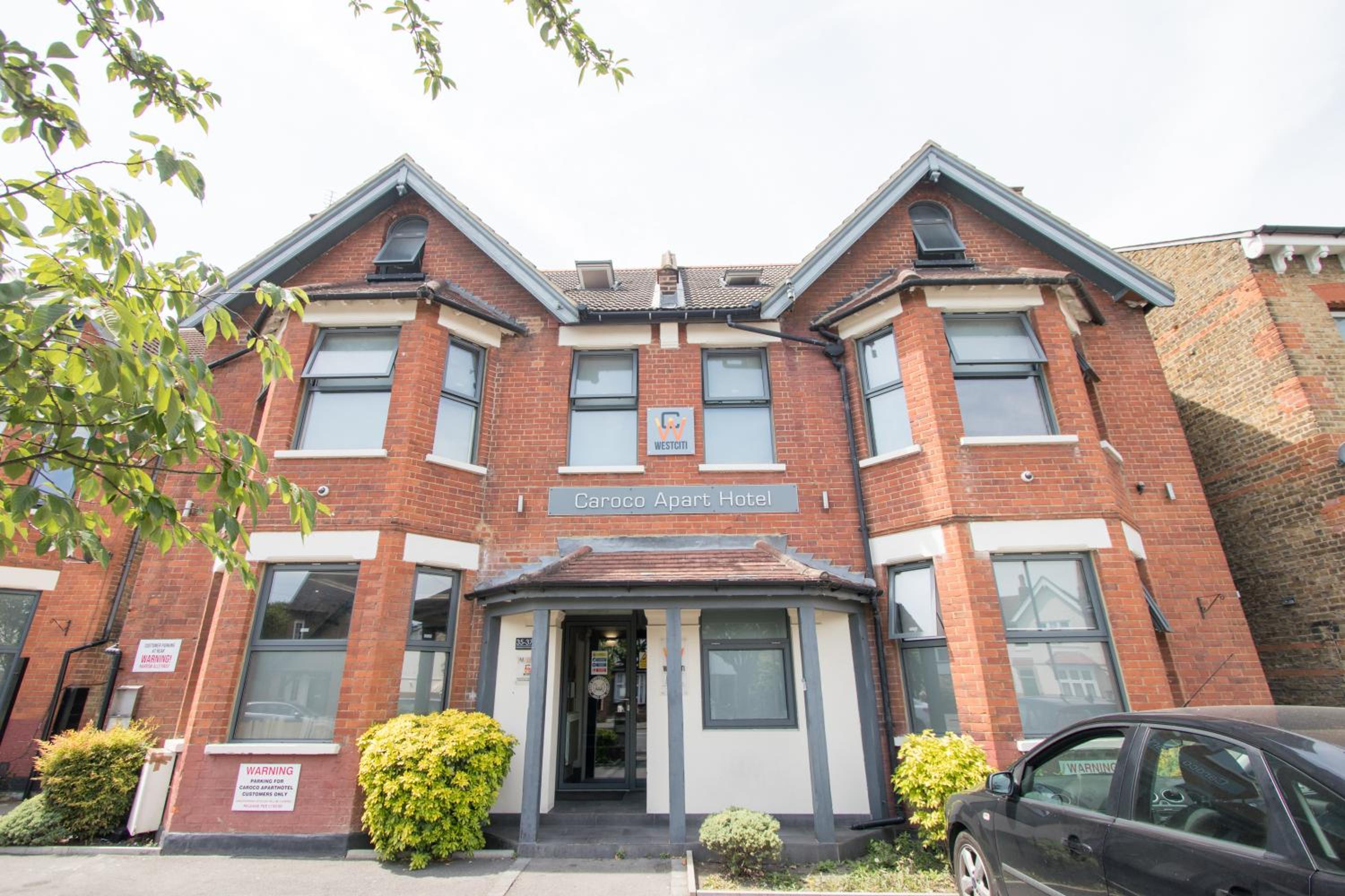 Фото Westciti Caroco Aparthotel