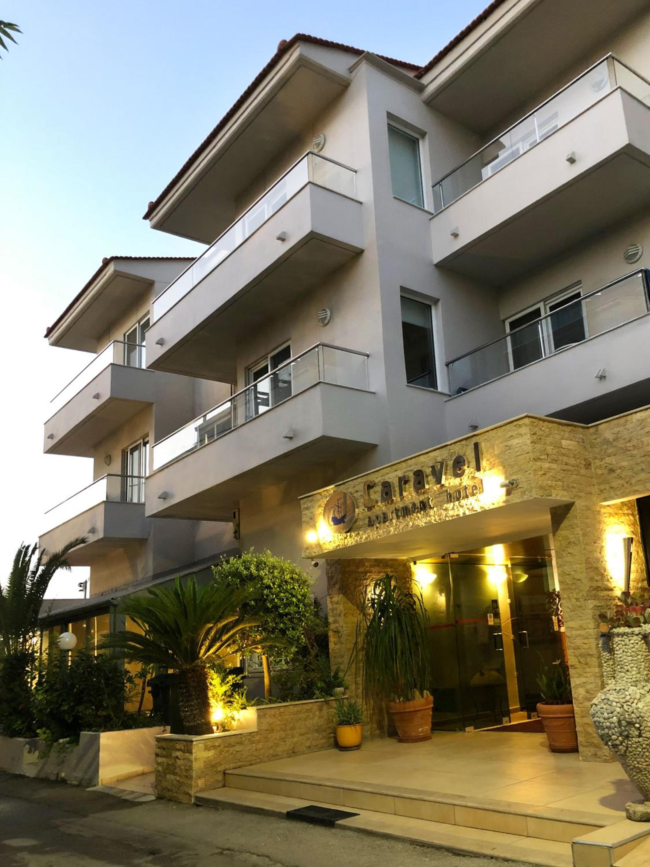 Фото Caravel Apartment Hotel