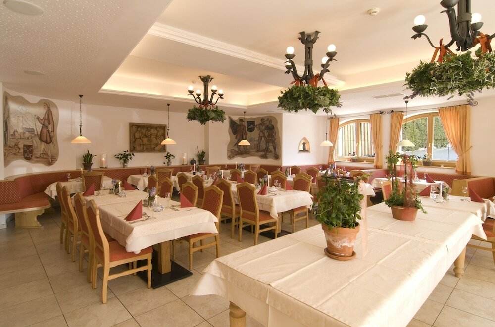 Фото Hotel Braeuwirt