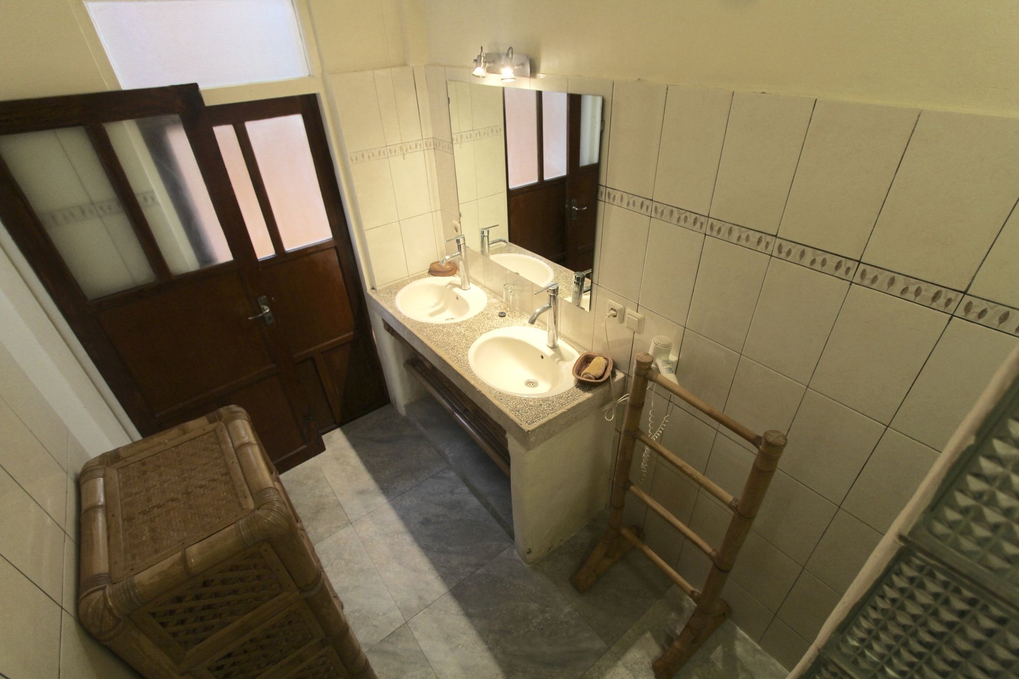 Фото Chonos Hotel Lovina