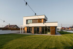 Медведь (Karla Marksa Street, 421) ، بناء بيت الصيف